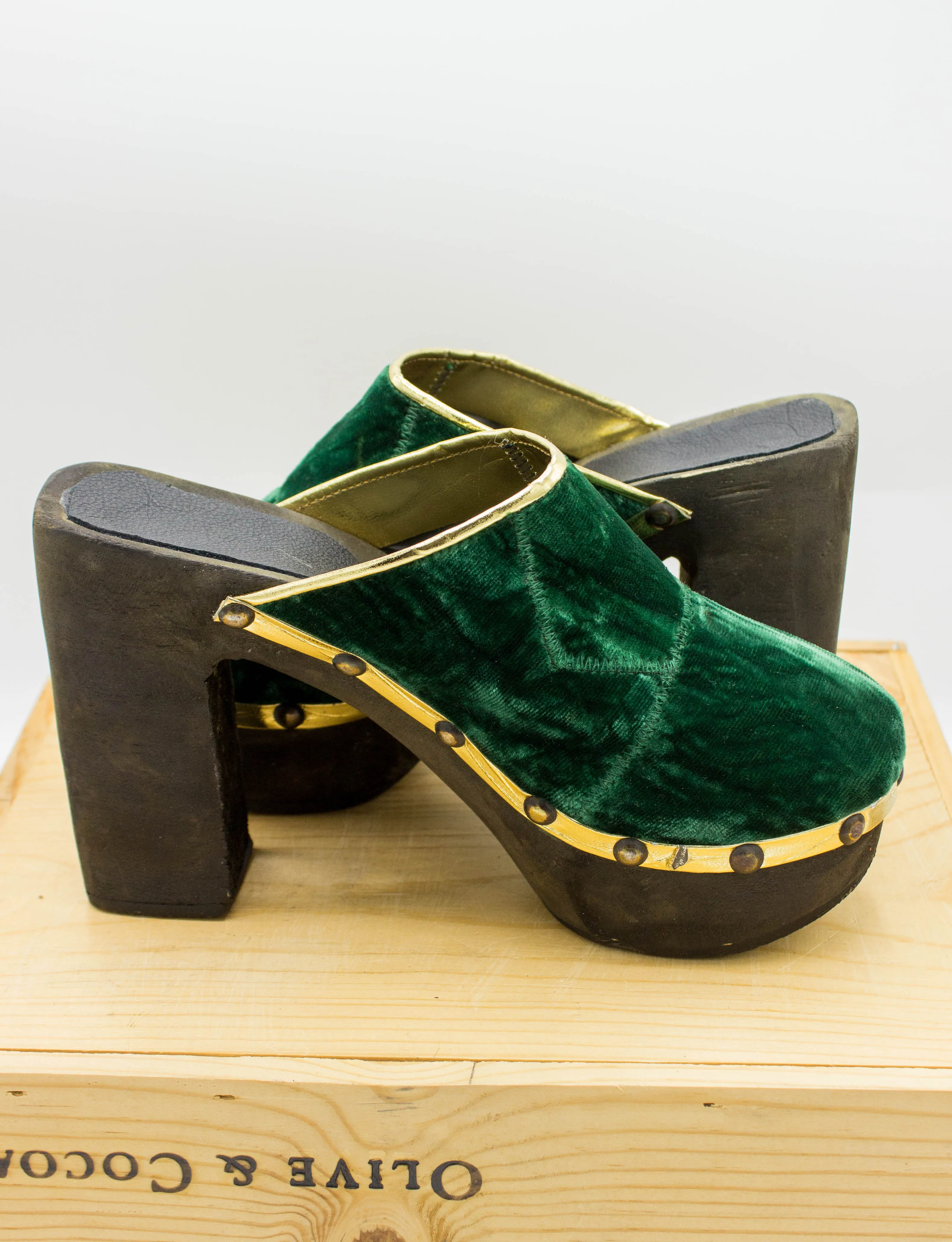 Vintage 70s NOS Green Velvet Platform Clogs Size 7.5