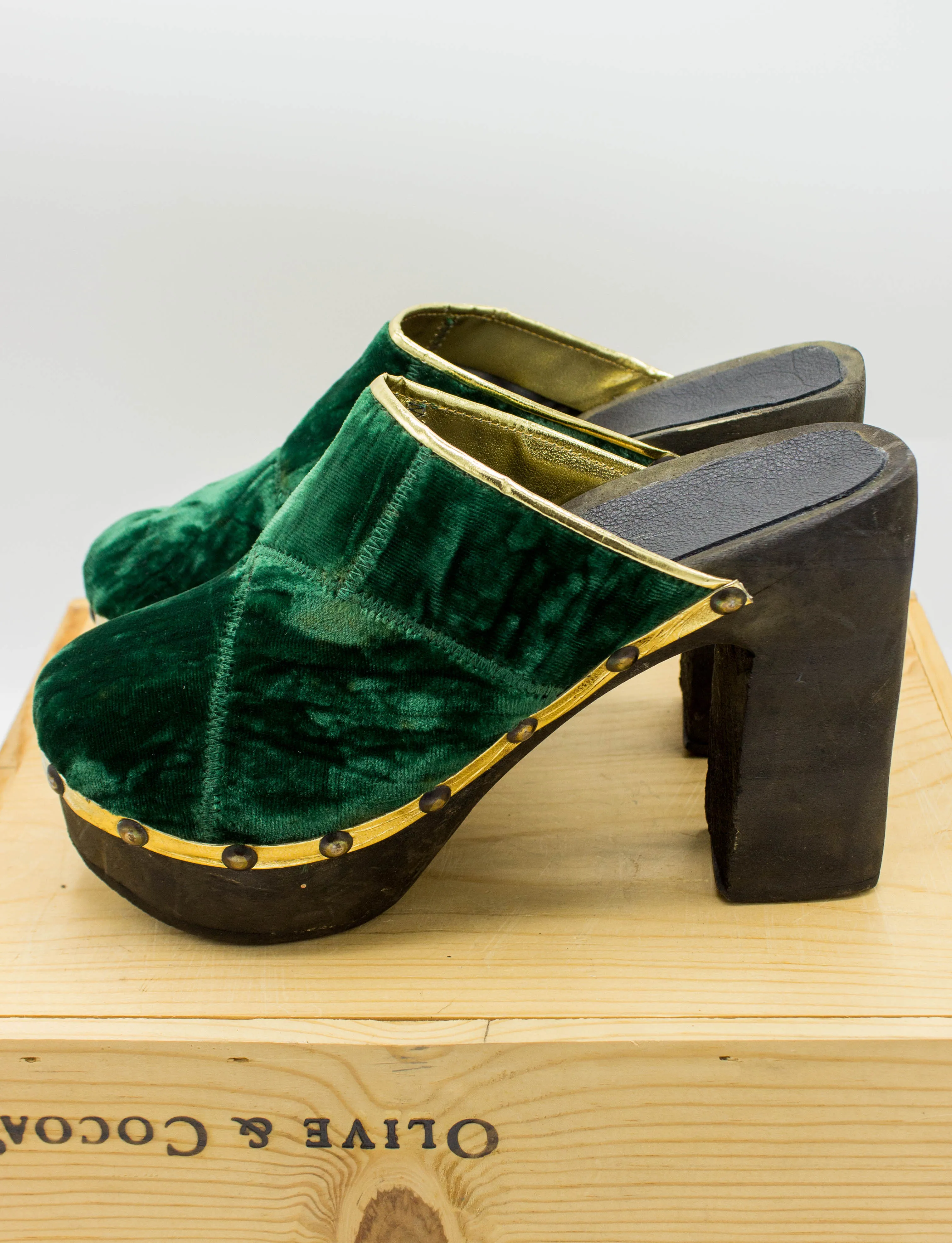 Vintage 70s NOS Green Velvet Platform Clogs Size 7.5
