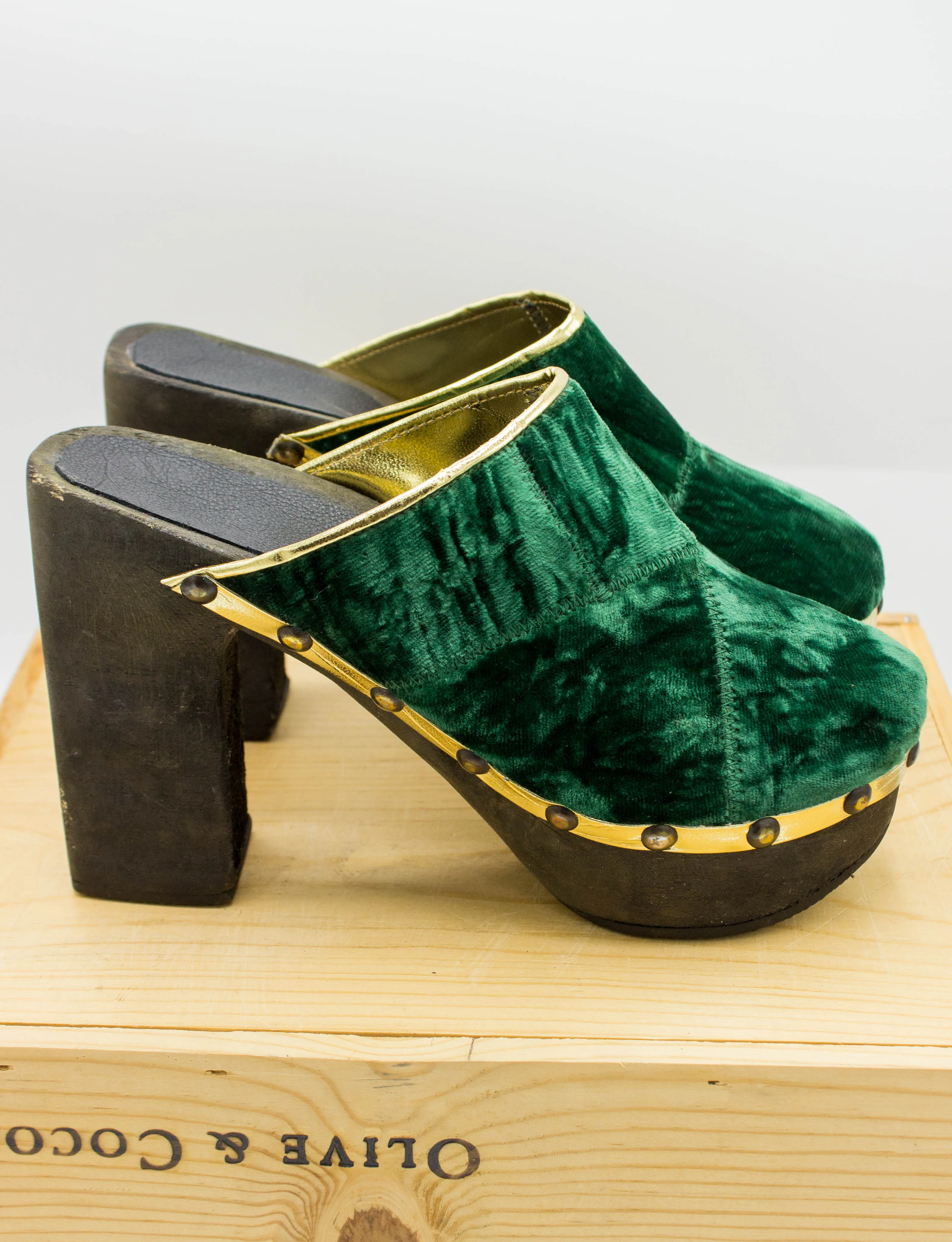 Vintage 70s NOS Green Velvet Platform Clogs Size 7.5