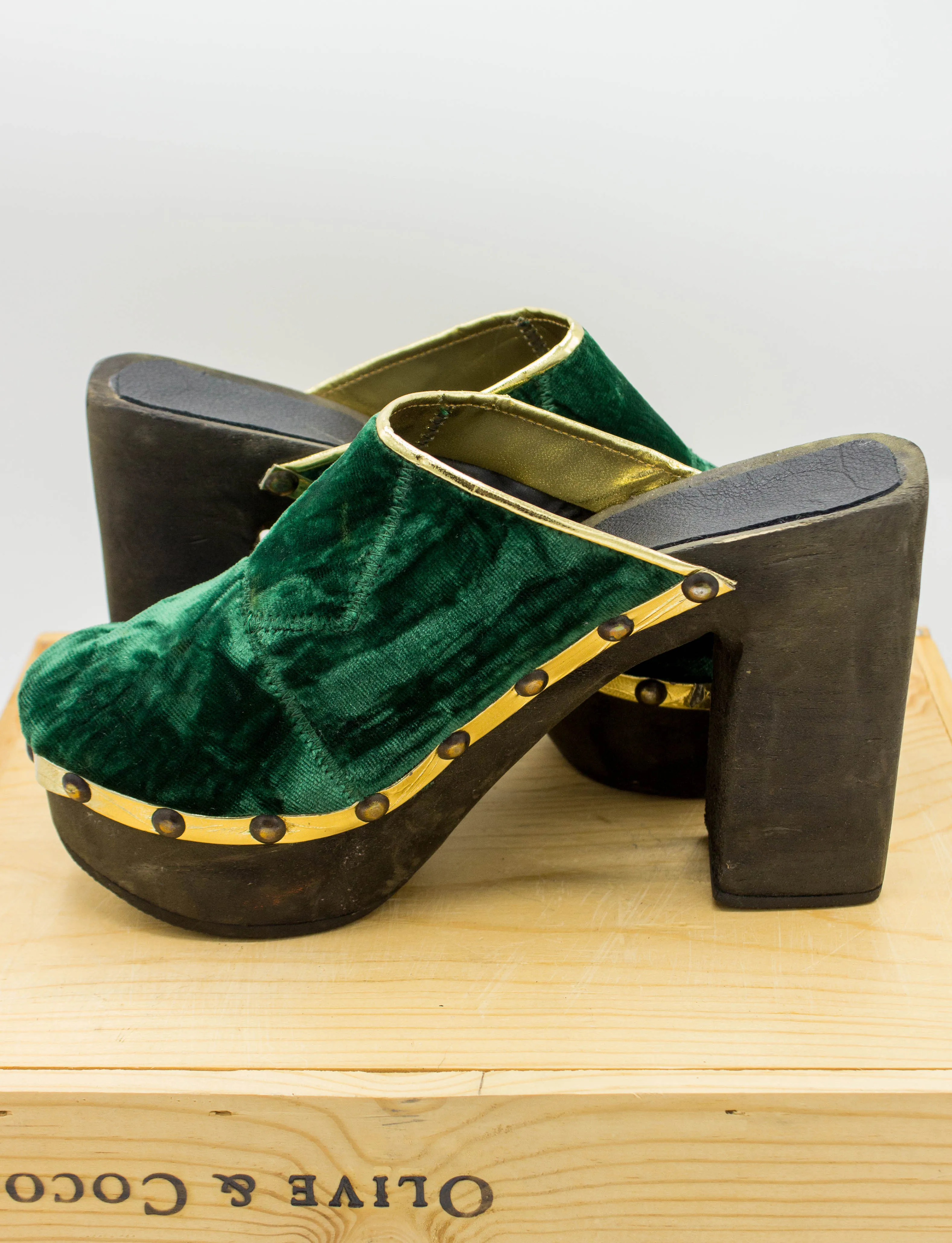 Vintage 70s NOS Green Velvet Platform Clogs Size 7.5